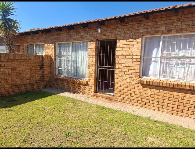 2 BEDROOM SECTIONAL TITLE FOR SALE IN FINSBURY